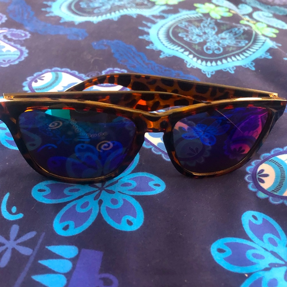 Happy hour sunglasses, tortoise deric polarized